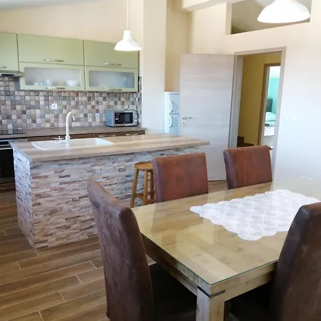 Apartment Mit Drei Schlafzimmern Und Meerblick
