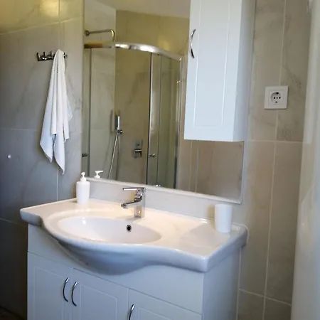 Apartment Mit Drei Schlafzimmern Und Meerblick