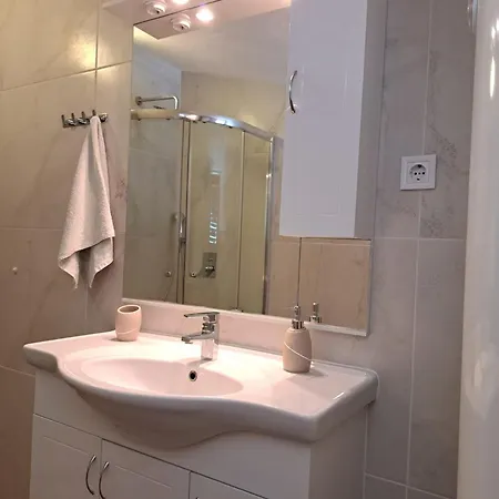 Mit Drei Schlafzimmern Und Meerblick Apartamento Medulin